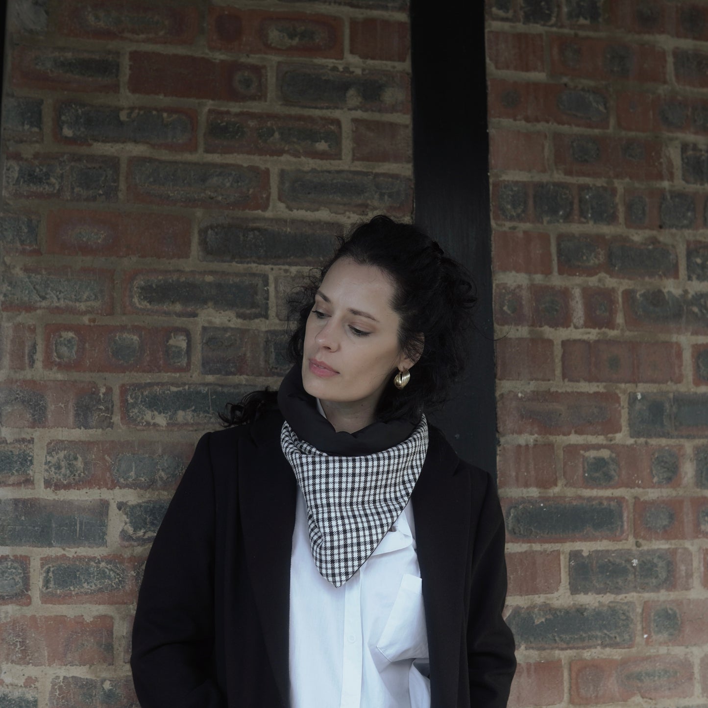 Reversible black and white quilted shawl with water-resistant outer and patterned polyester lining, ideal for stylish, lightweight layering in all seasons.