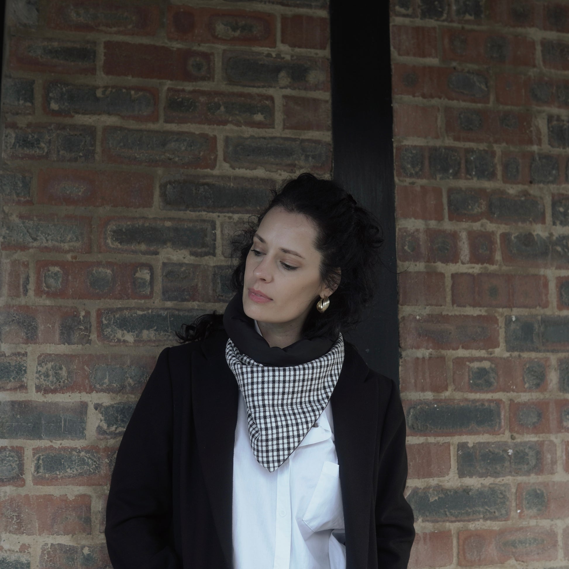 Reversible black and white quilted shawl with water-resistant outer and patterned polyester lining, ideal for stylish, lightweight layering in all seasons.